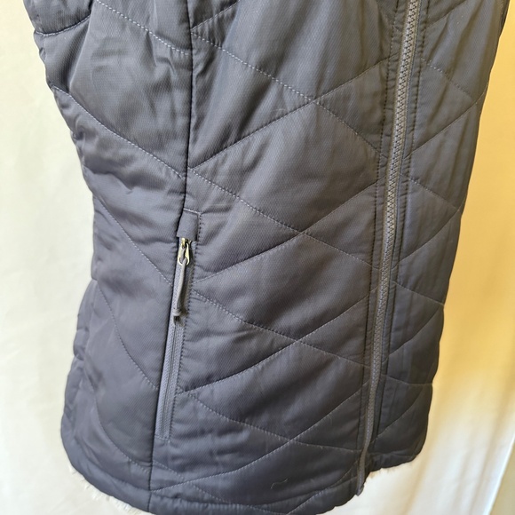 THE NORTH FACE REVERSIBLE VEST FULL ZIP POCKETS SILKY FUR LIKE INTERIOR HIKING M - Picture 4 of 9